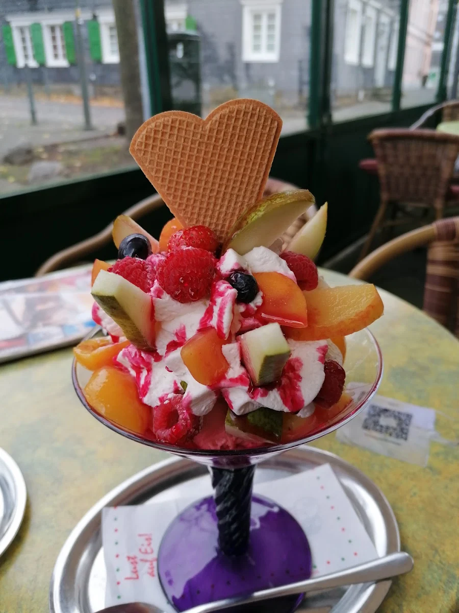 Frucht-becher