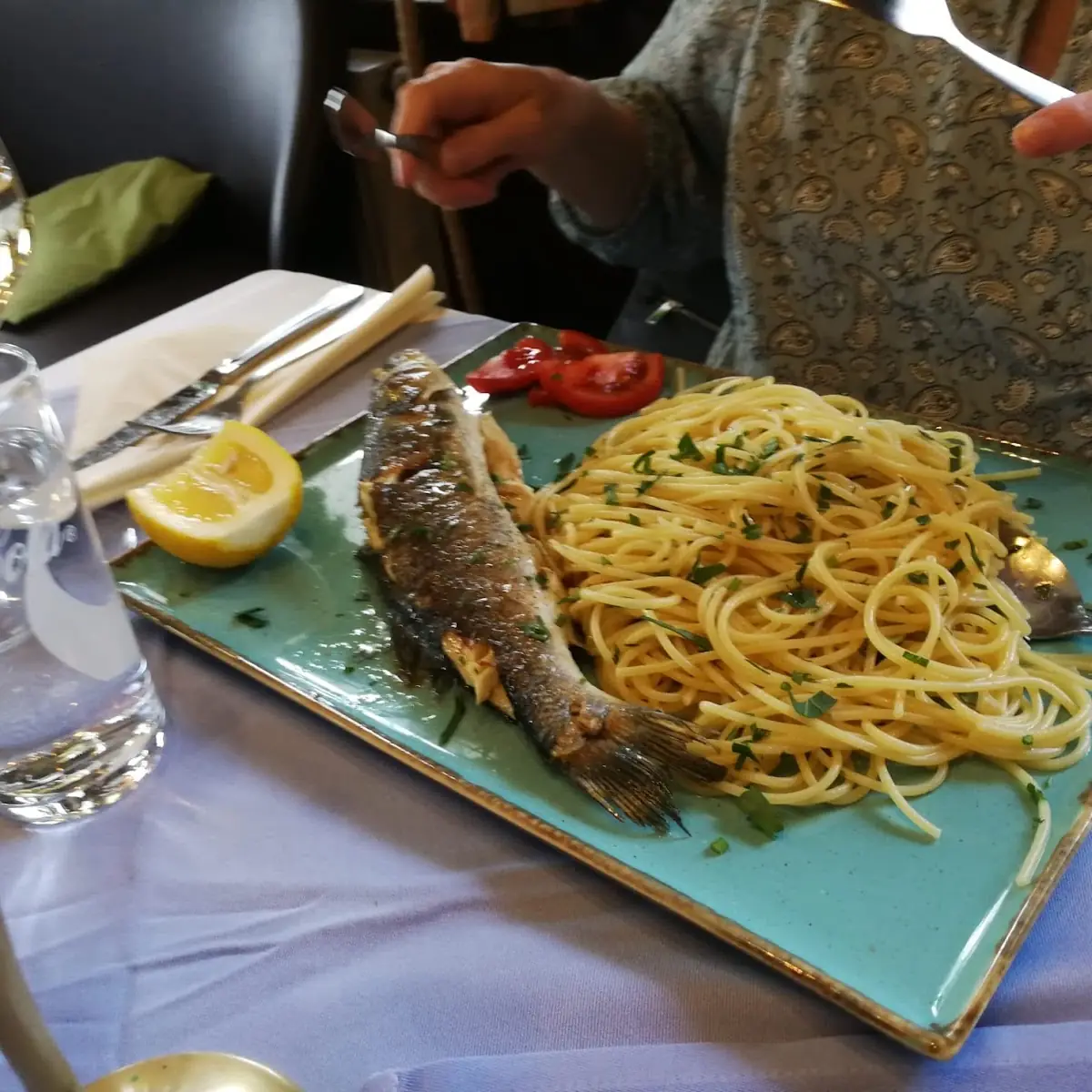 Wolfsbarsch An Spaghetti, Pizzeria La Fattoria