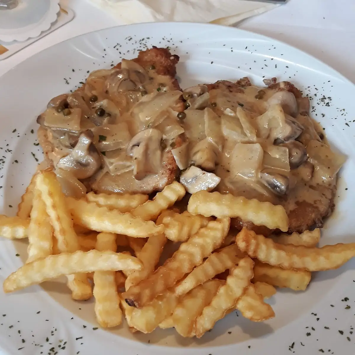 Champignonrahmschnitzel, Pizzeria Trattoria Raffaello Inh. Cesare Tangredi