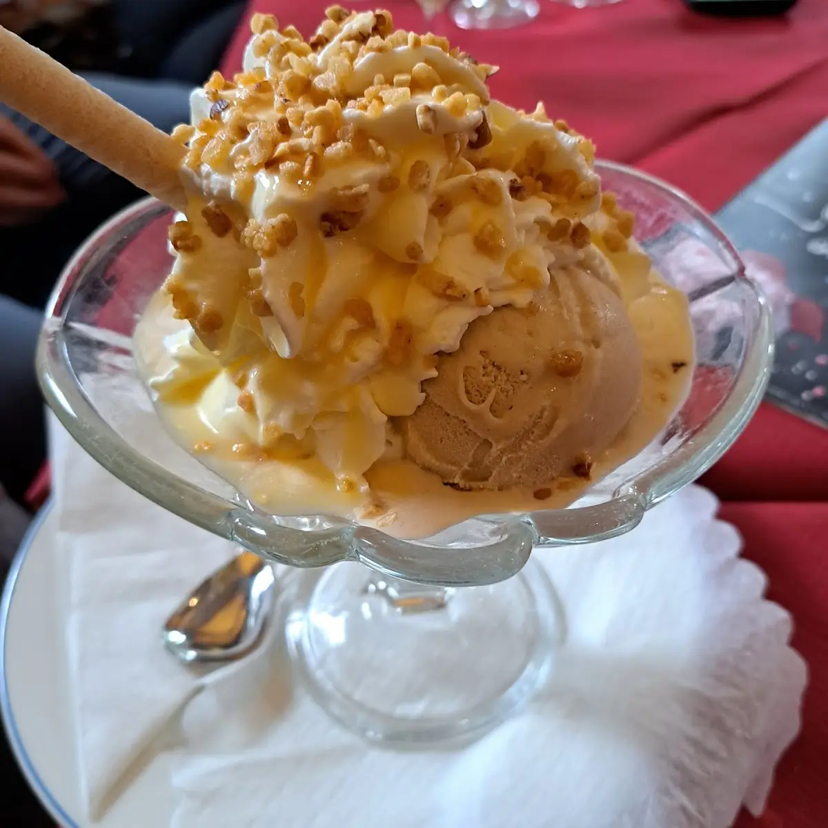 Krokant-eisbecher
