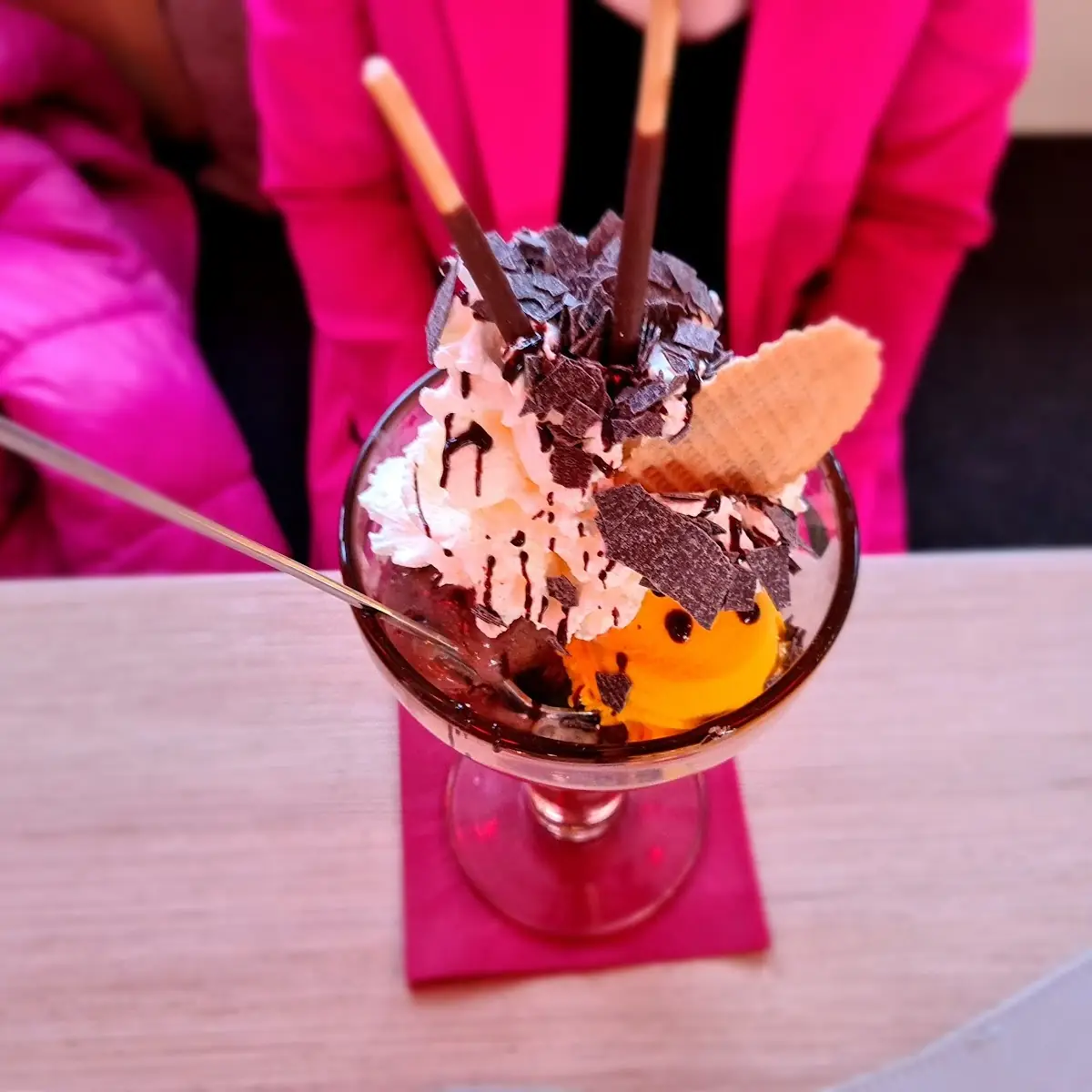 Stracciatella Eisbecher