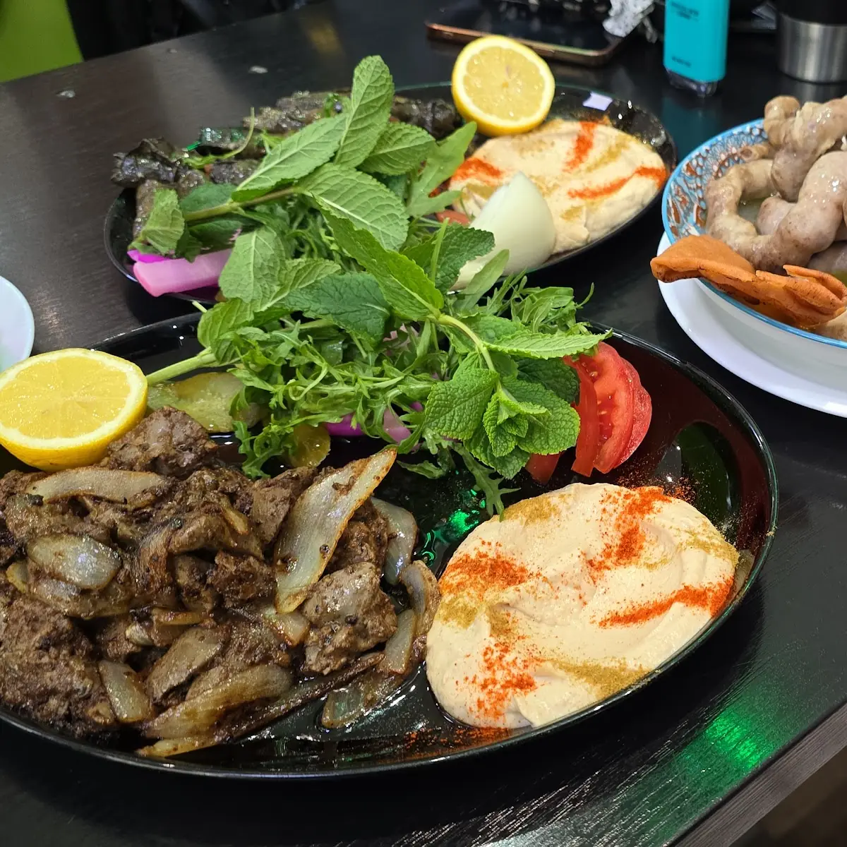 كبدة سودة او اي اسم, Beirut-Express