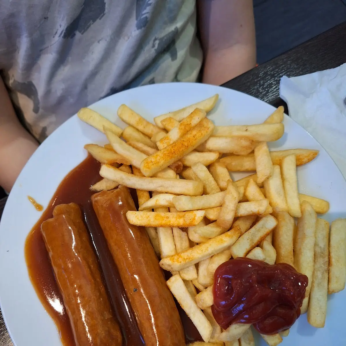 Currywurst Mit Pommes, Bodrum Grill