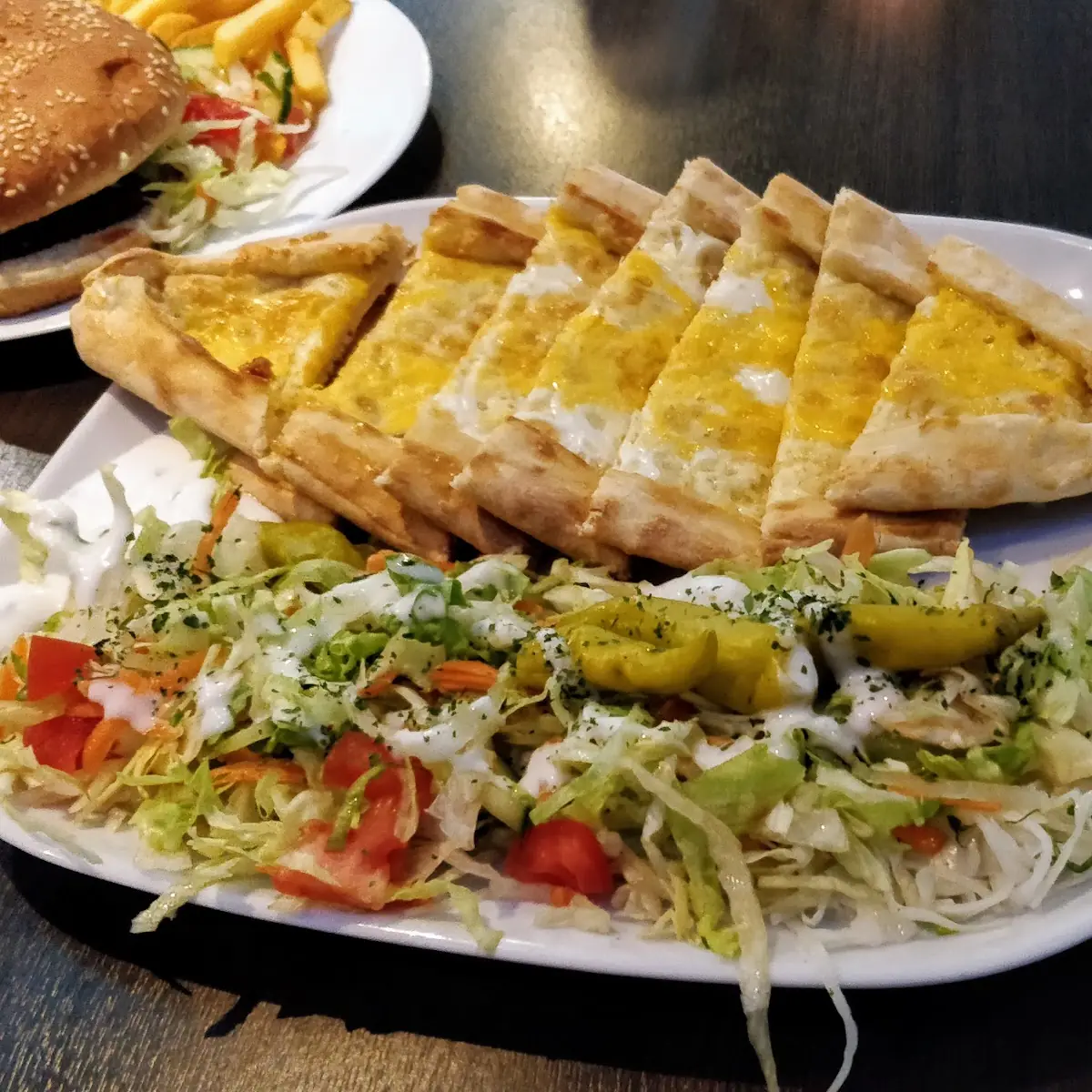 Pide Mit Ei Und Käse, Bodrum Grill