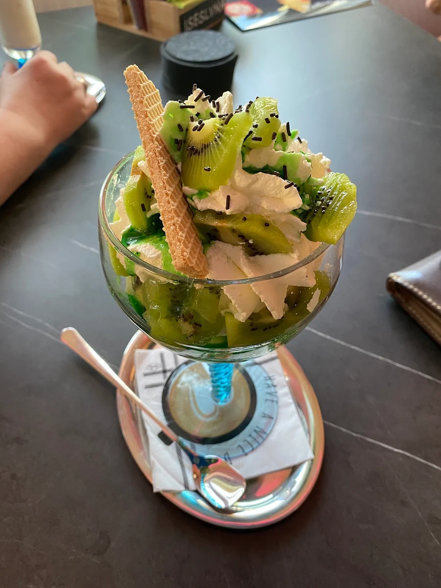 Früchte Eisbecher