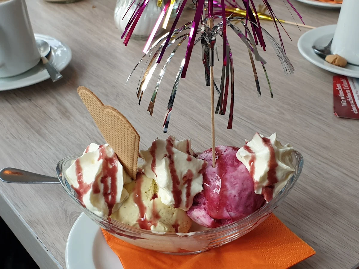 Vanille-fruchteis Mit Sahne