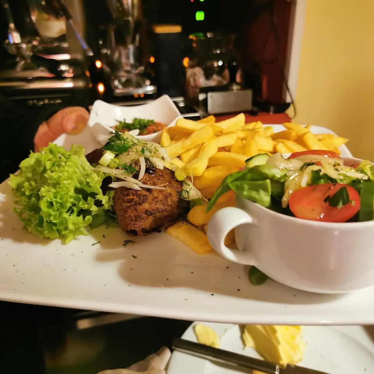 Hacksteak Mit Beilagen