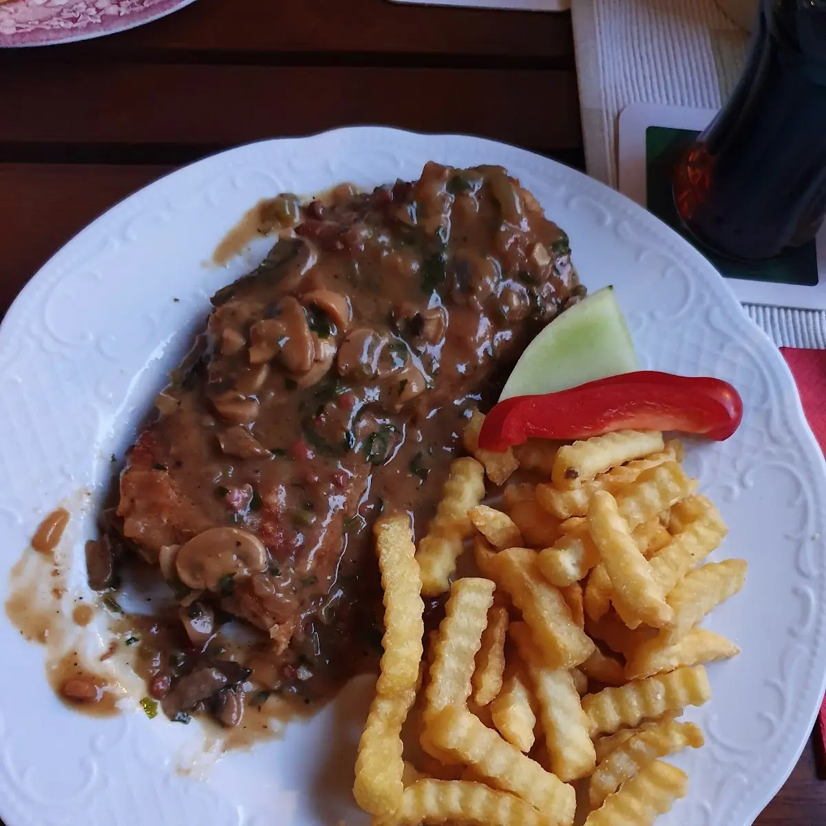 Jägerschnitzel Mit Pommes