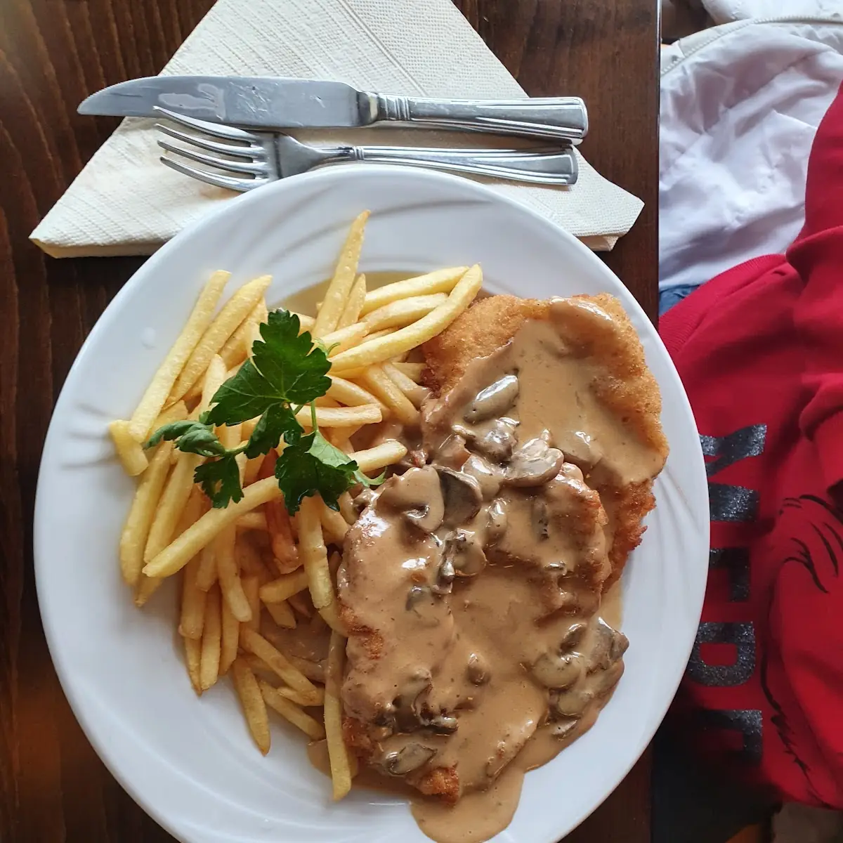 Jägerschnitzel Mit Pommes