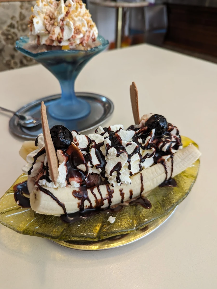 Banana Split, Eiscafé Dolomiten, Echtes italienisches Eis seit 50 Jahren aus den Dolomiten