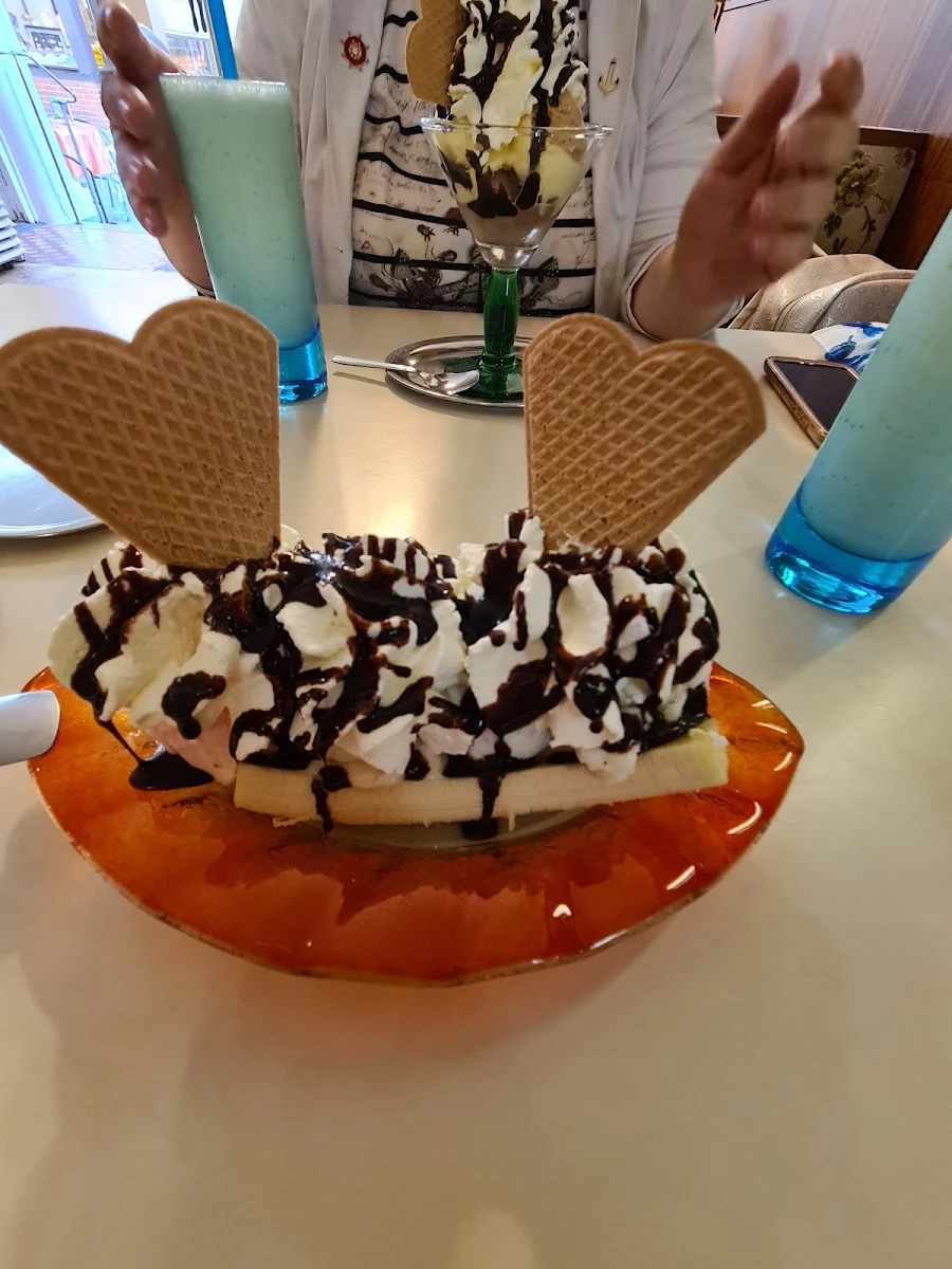 Bananensplit, Eiscafé Dolomiten, Echtes italienisches Eis seit 50 Jahren aus den Dolomiten