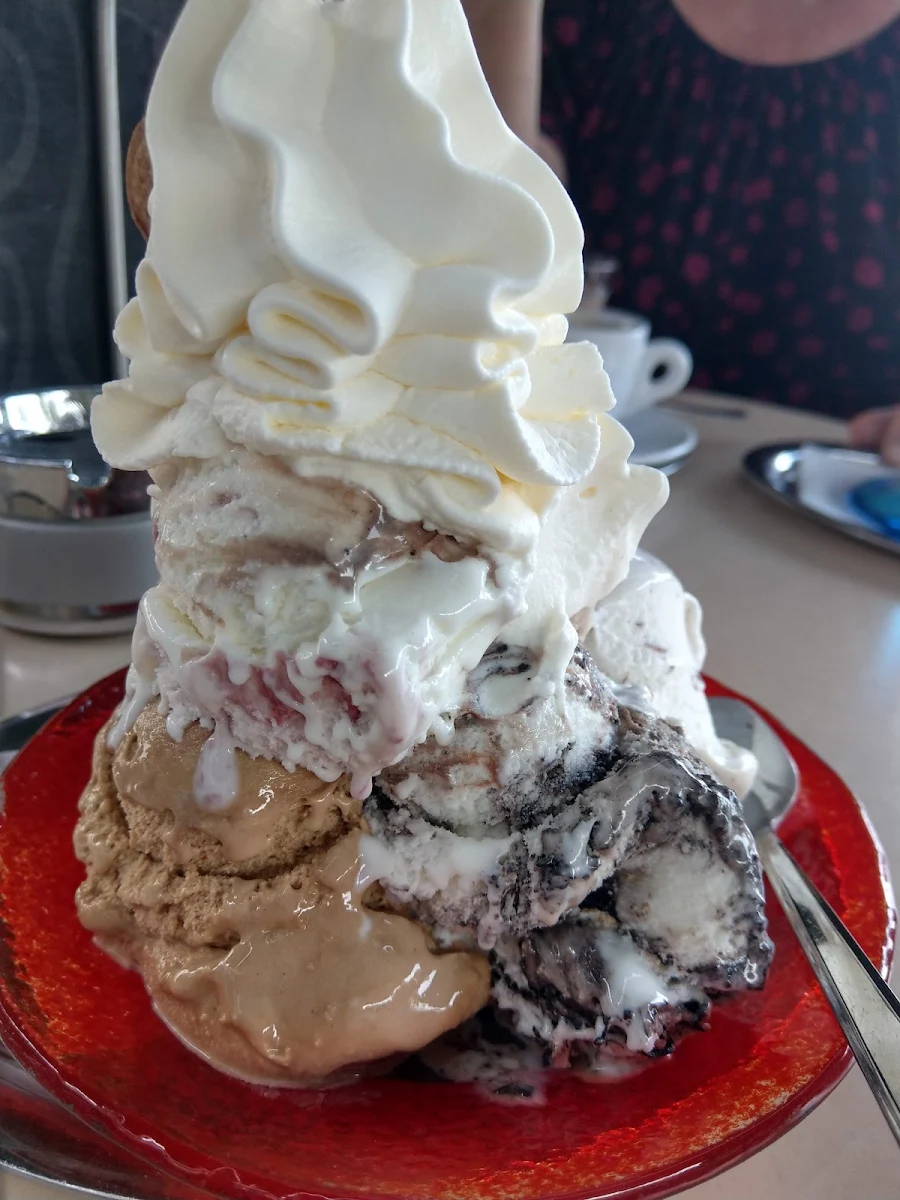 Gemischtes Eis Mit Sahne