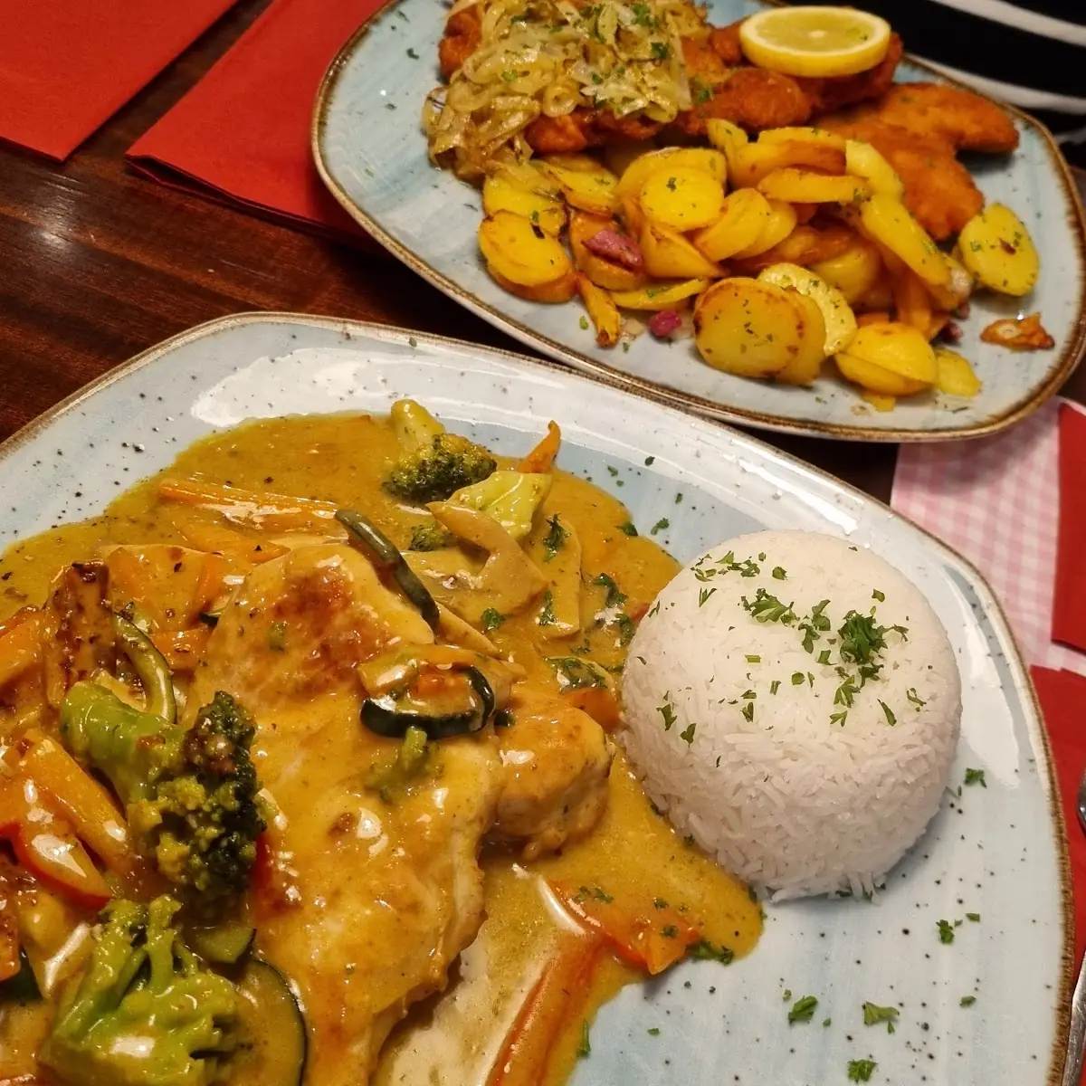 Mega, Restaurant & Bar Roter Hahn