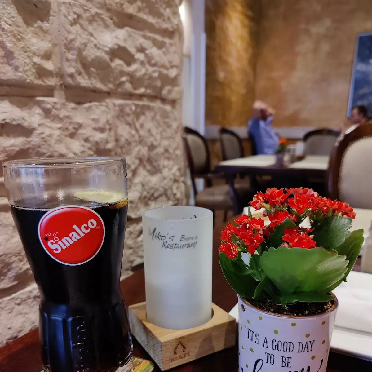 Cola, Mikos Restaurant