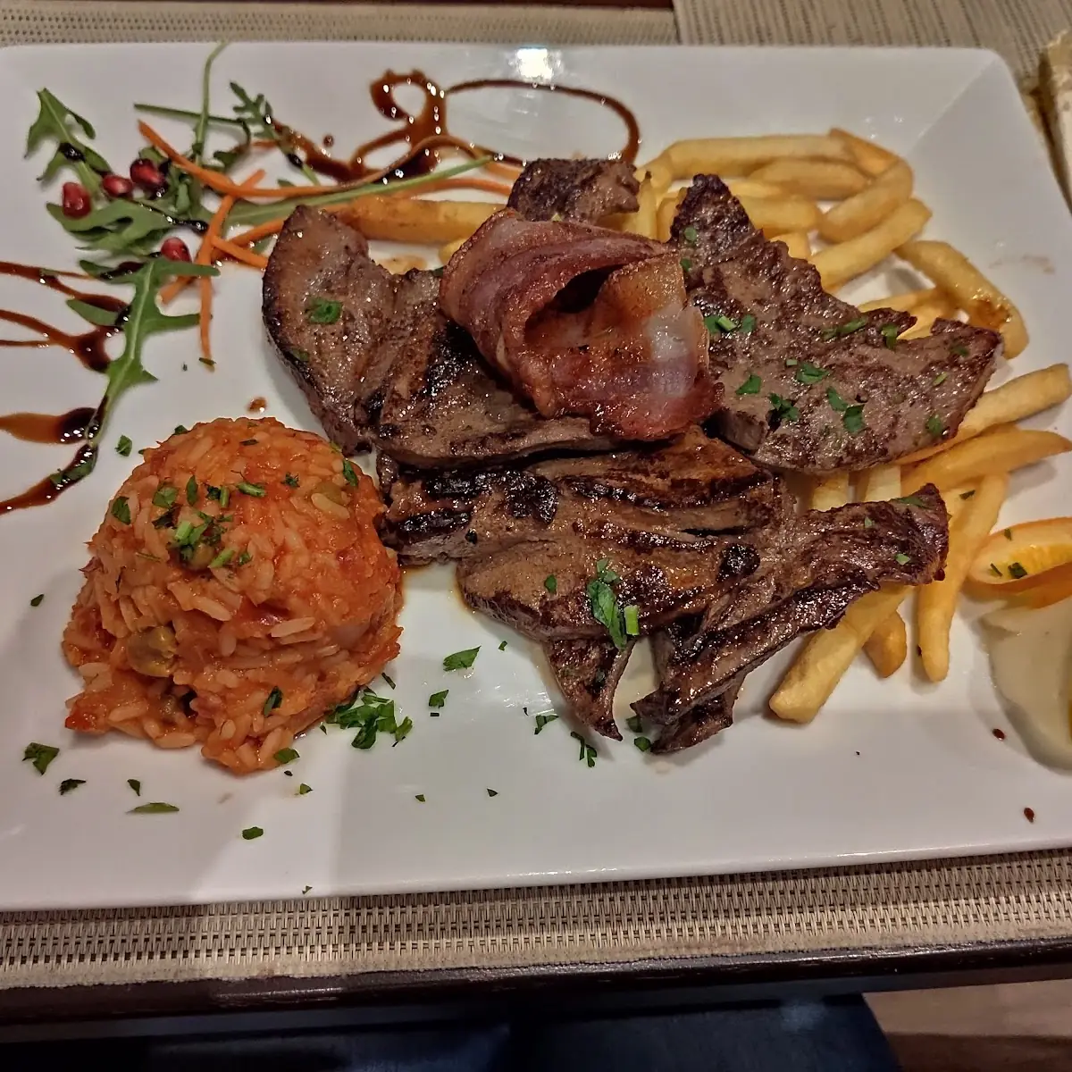 Gebratene Leber, Mikos Restaurant