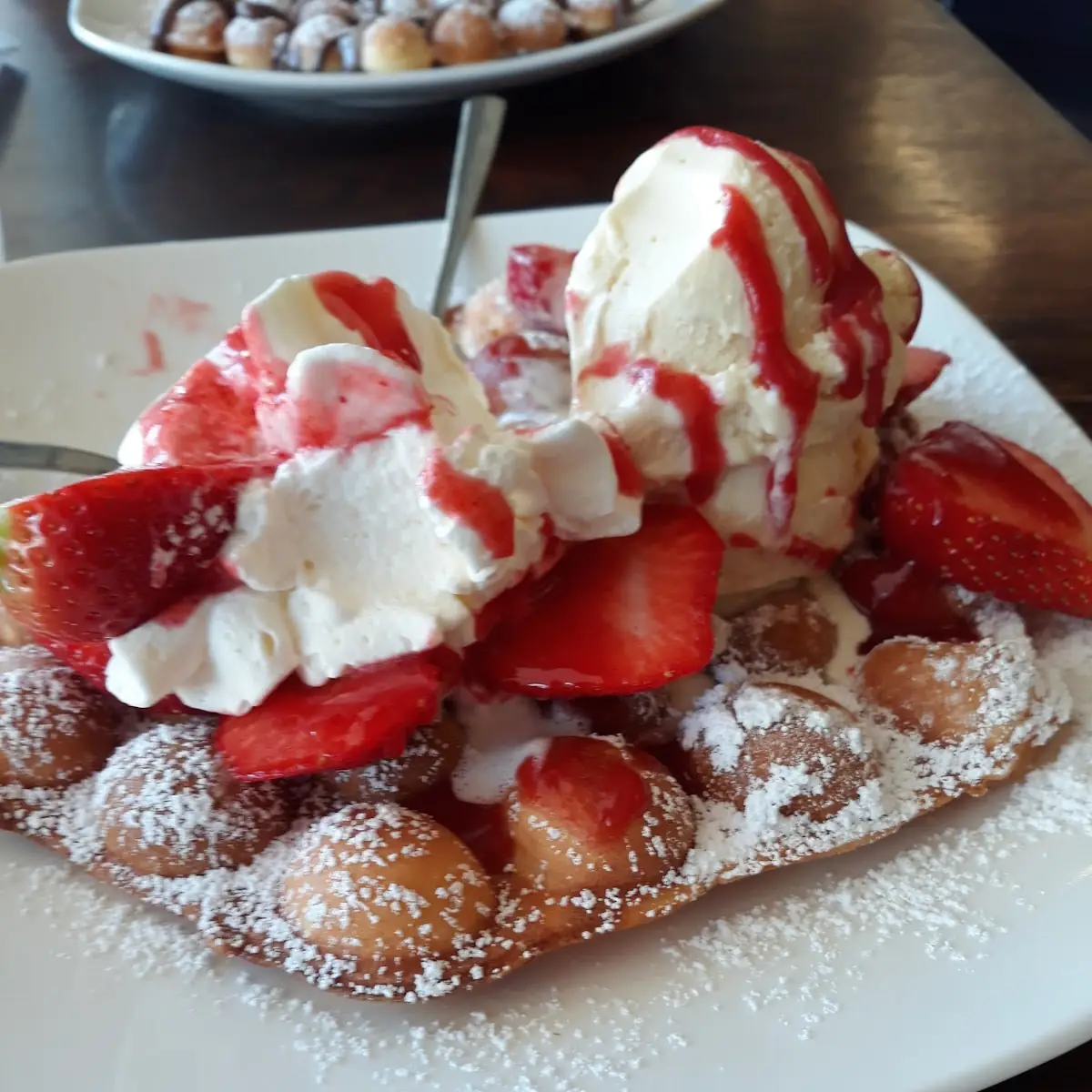 Bubblewaffel Mit Erdbeeren, MIO Bistro Caffé Gelato Sylt