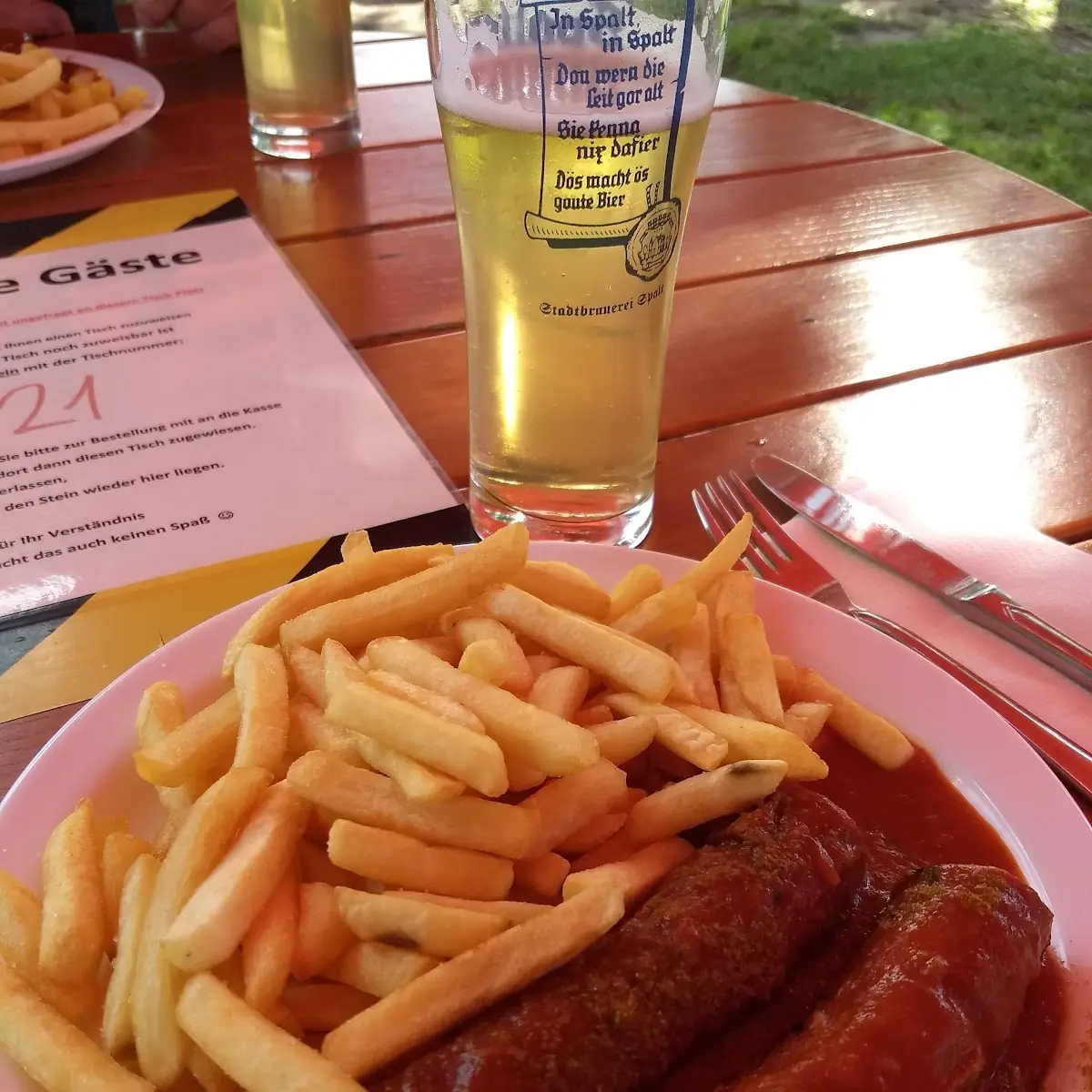 Currywurst Mit Pommes