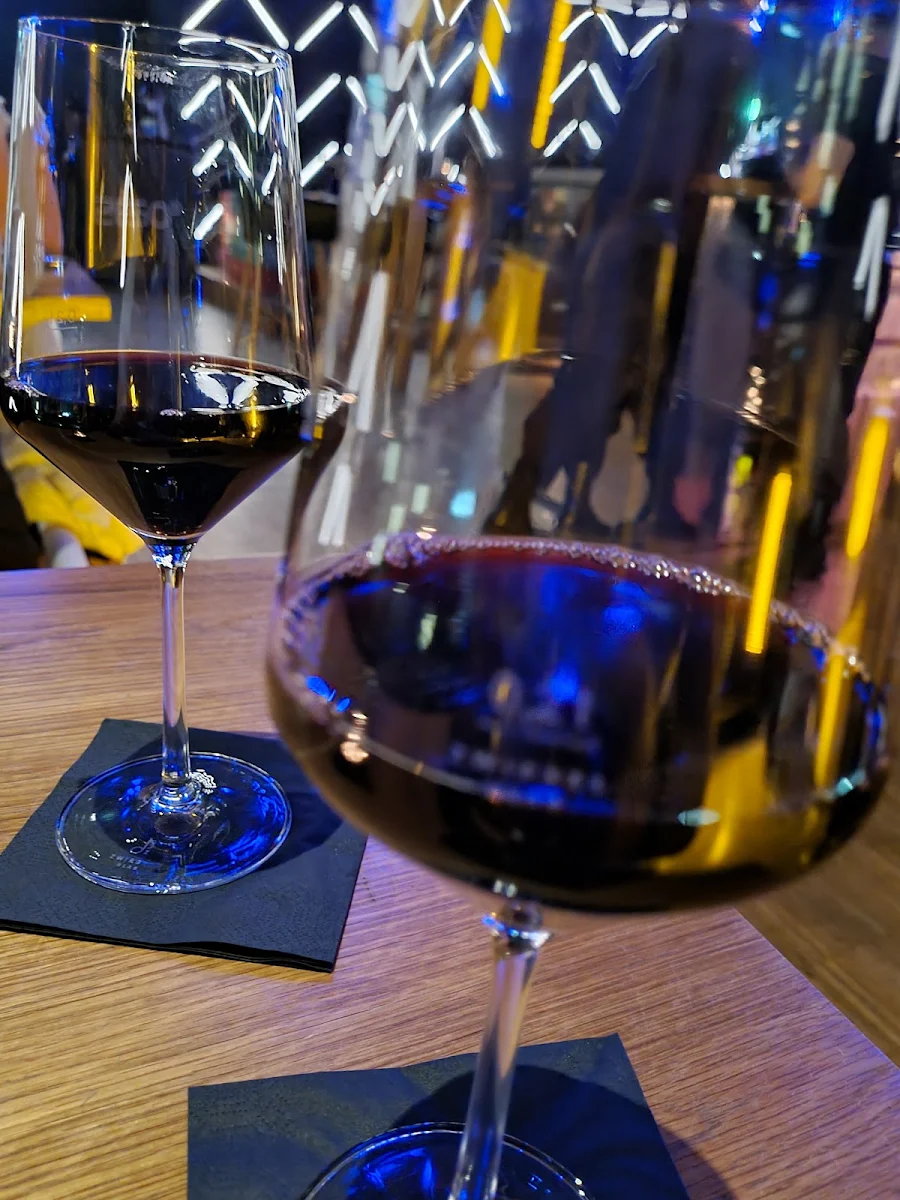 Rotwein, Bar 260°