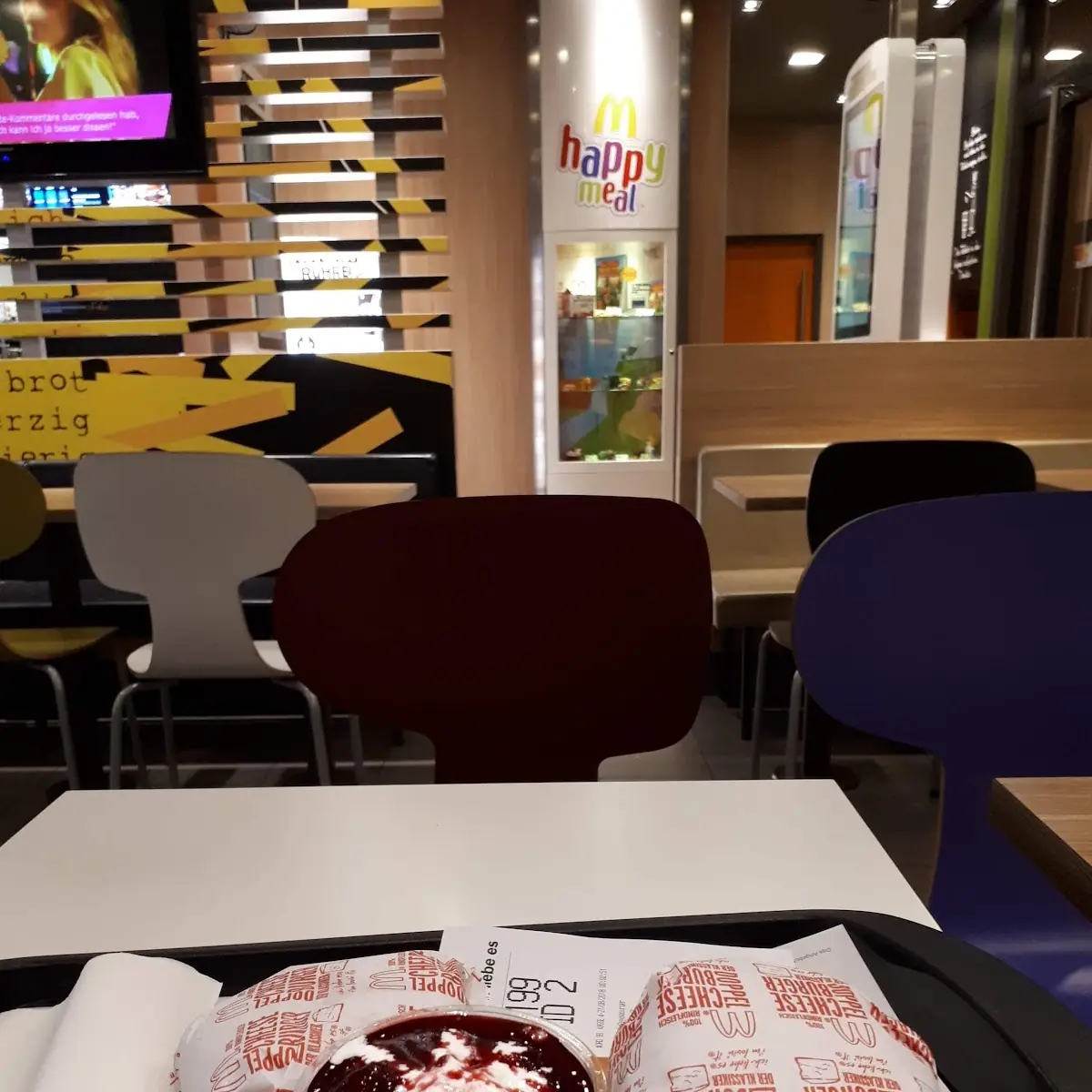 Mac Sundae Eisbecher Kirsch