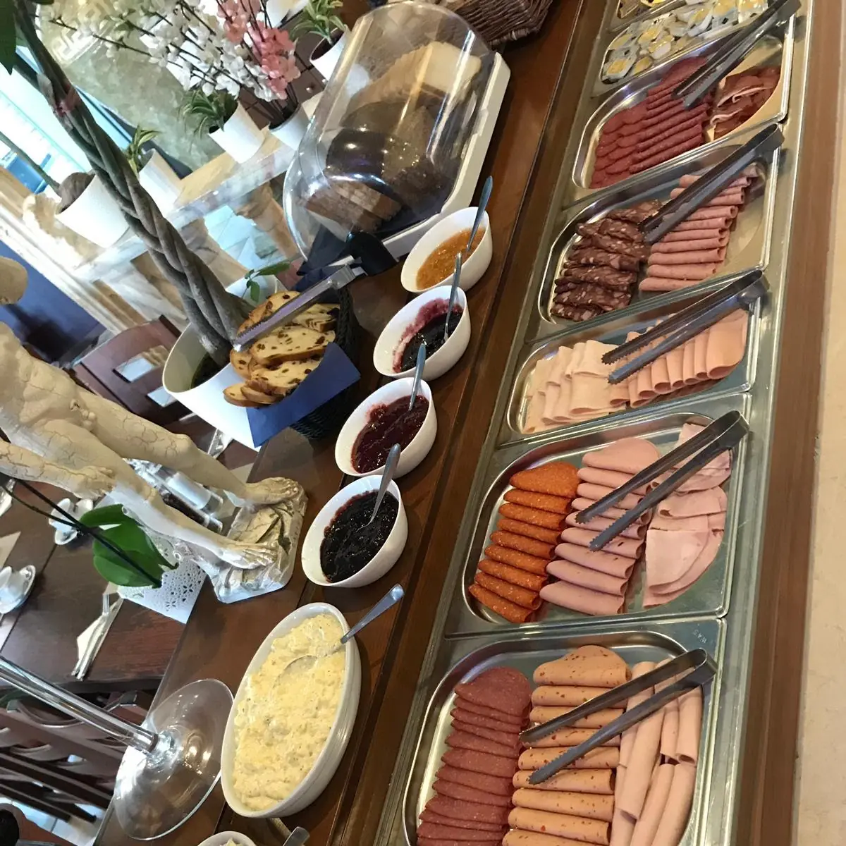 Highlights, Restaurant Samos