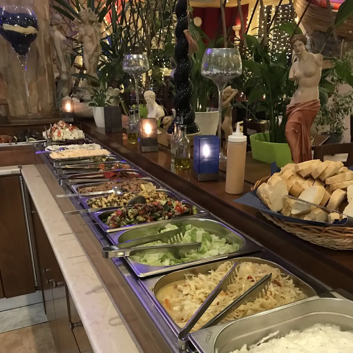Highlights, Restaurant Samos