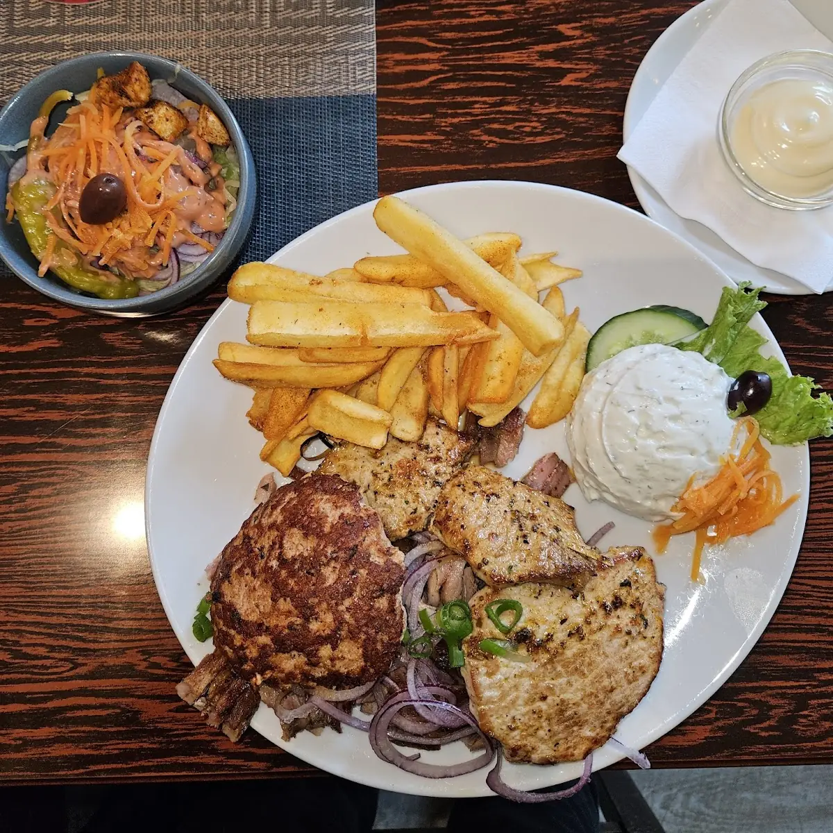 Highlights, Restaurant Samos