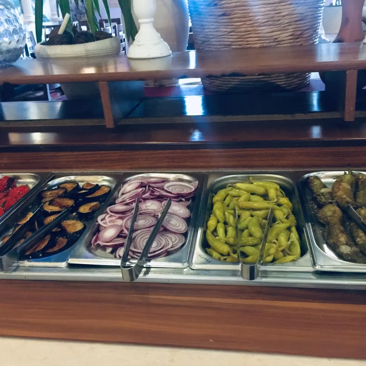 Highlights, Restaurant Samos