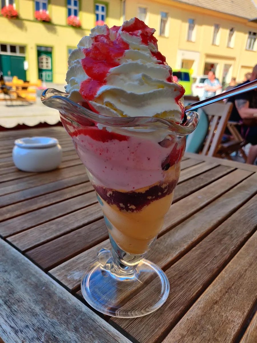 Früchte Eisbecher