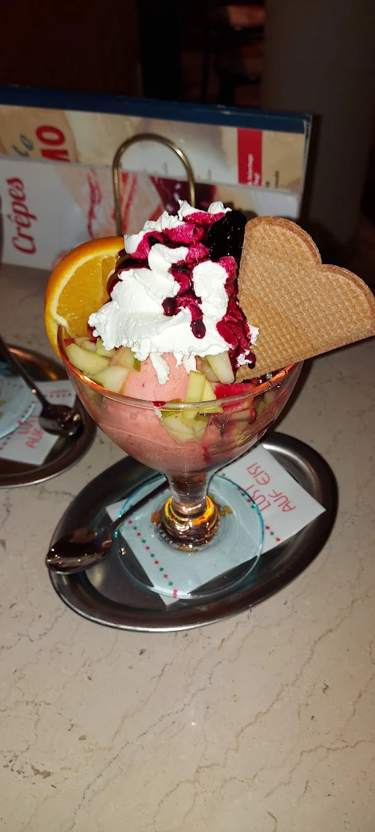 Früchteeisbecher