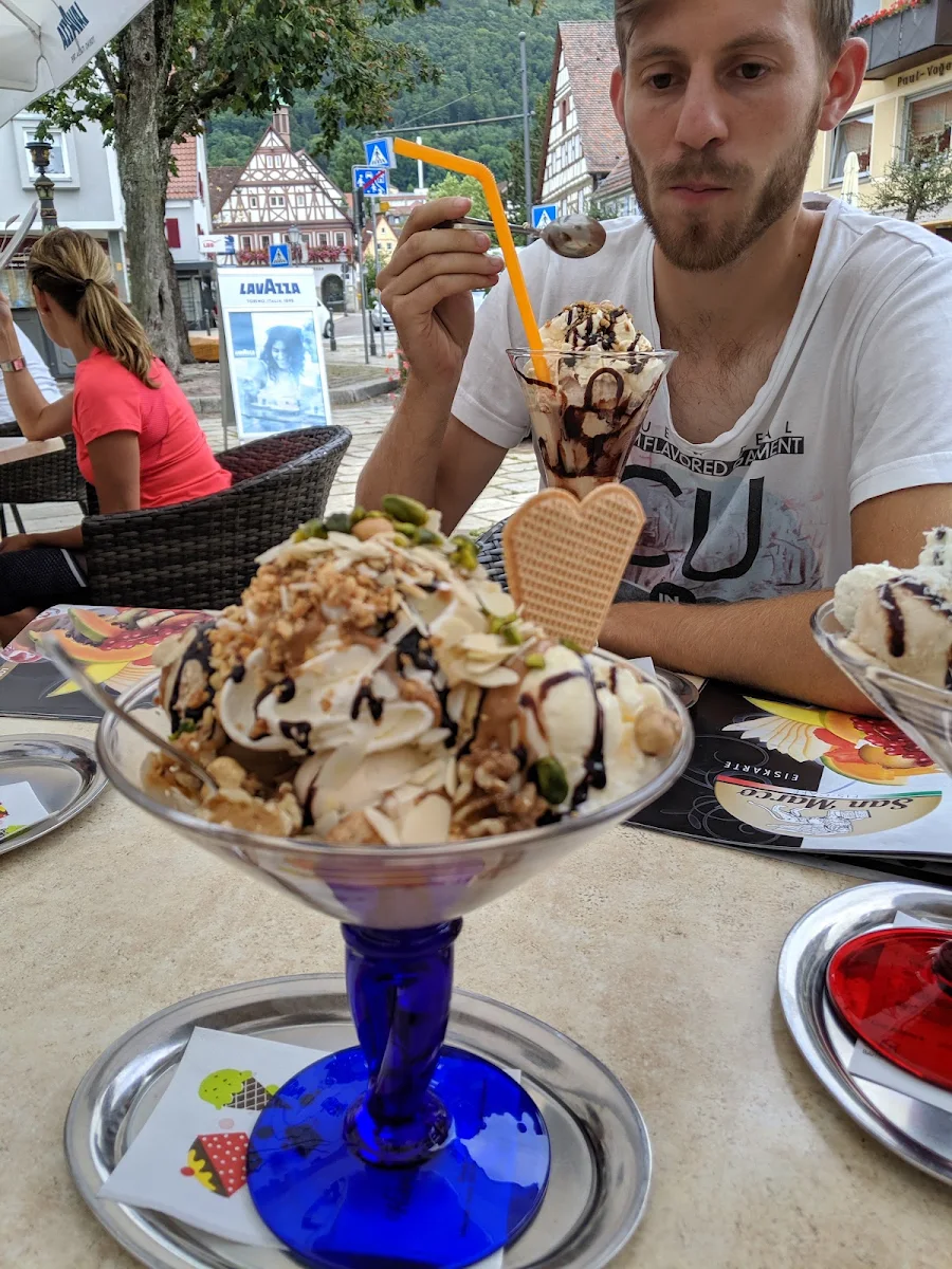 Nussbecher