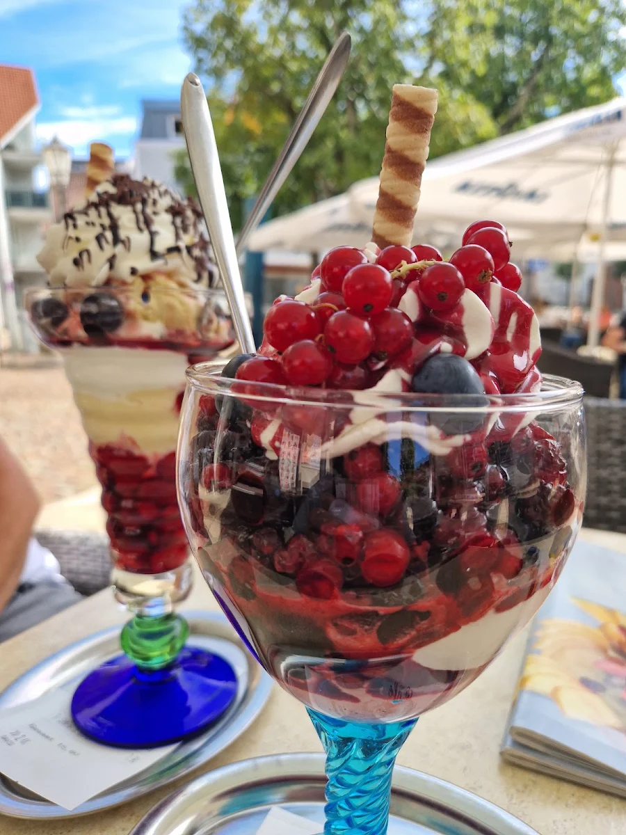 Waldbeerenbecher
