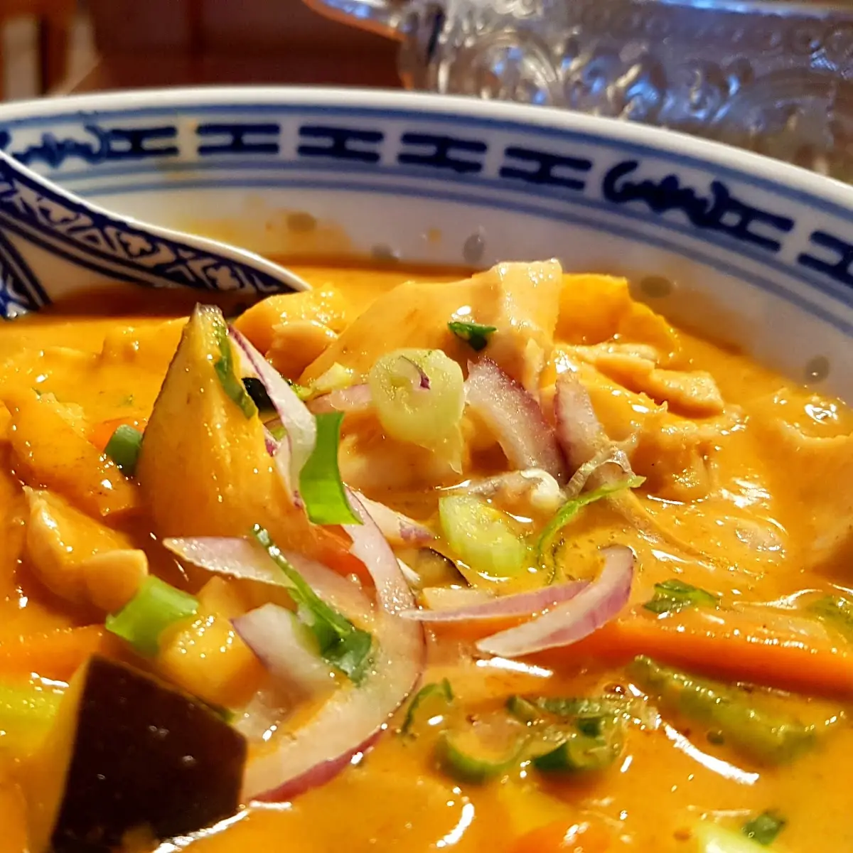 Rotes Hähnchencurry