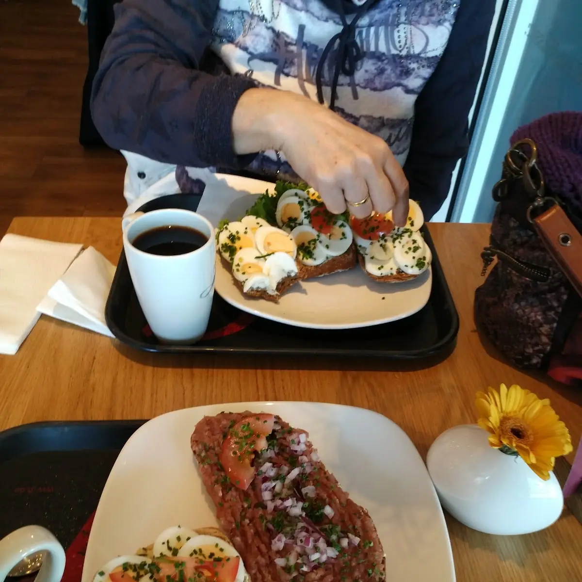 Mett Und Eierbrot