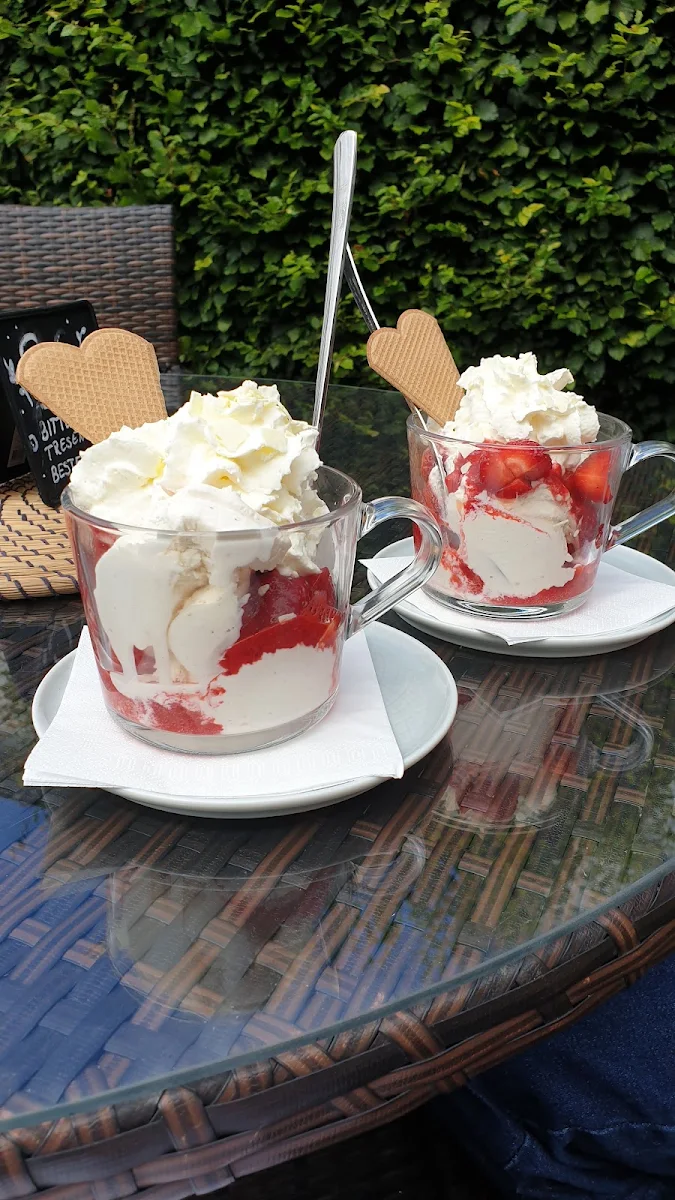 Erdbeerbecher