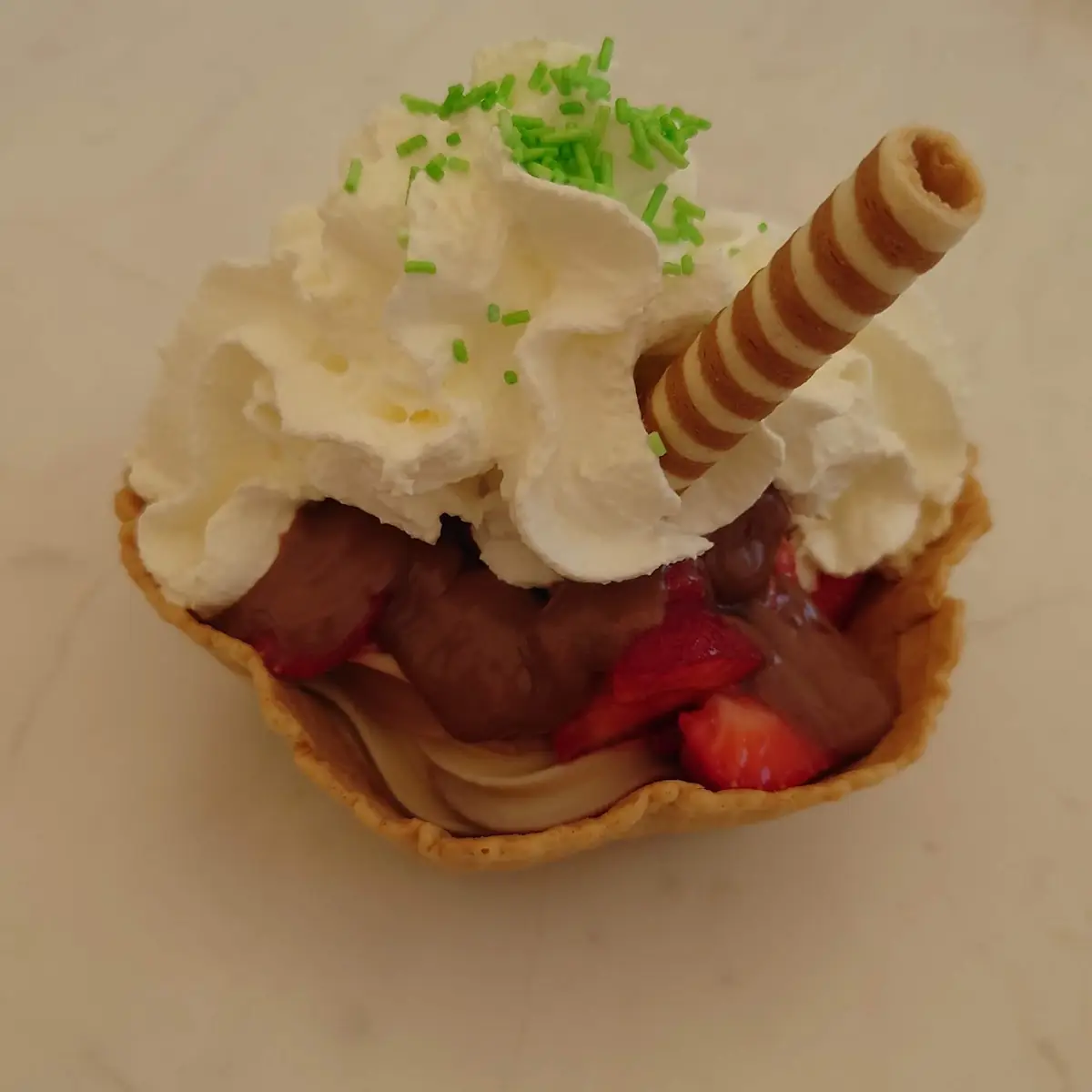 Erdbeereisbecher