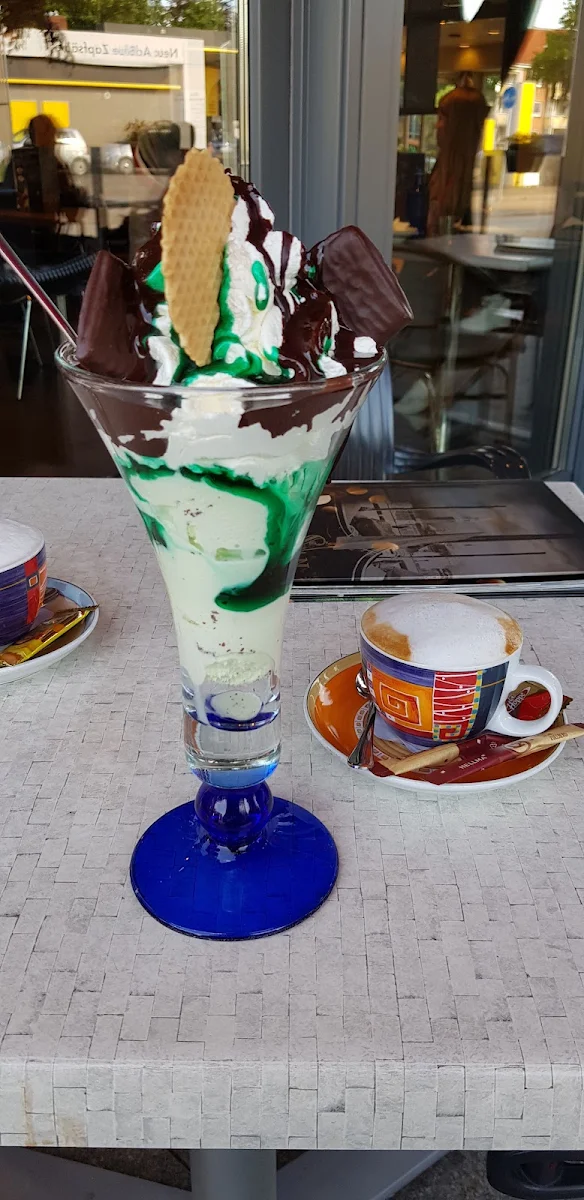 After Eight Eis