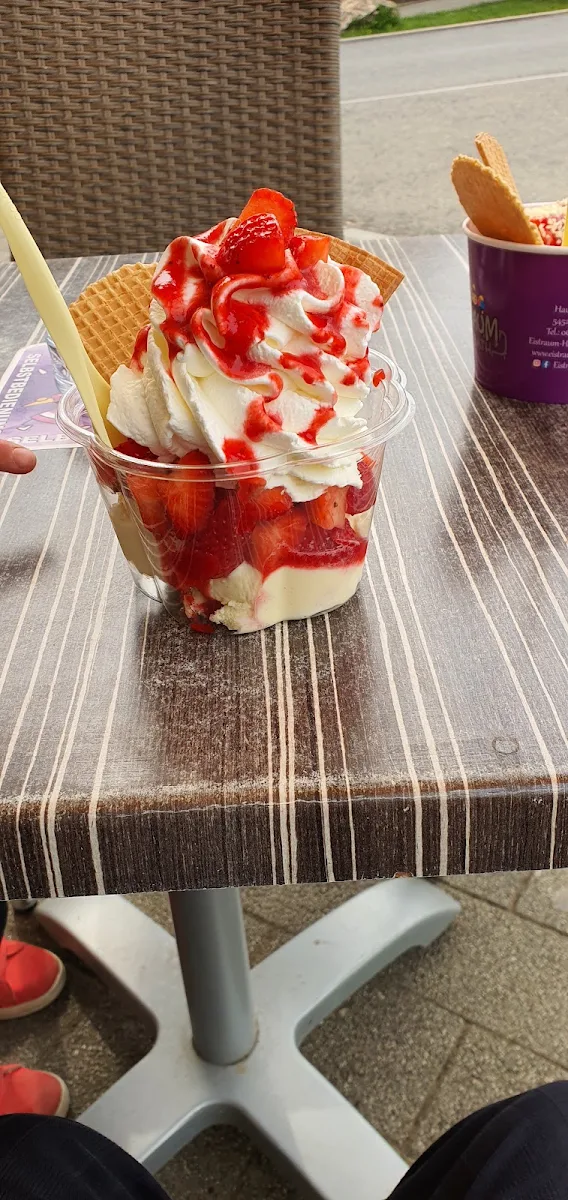Erdbeerbecher