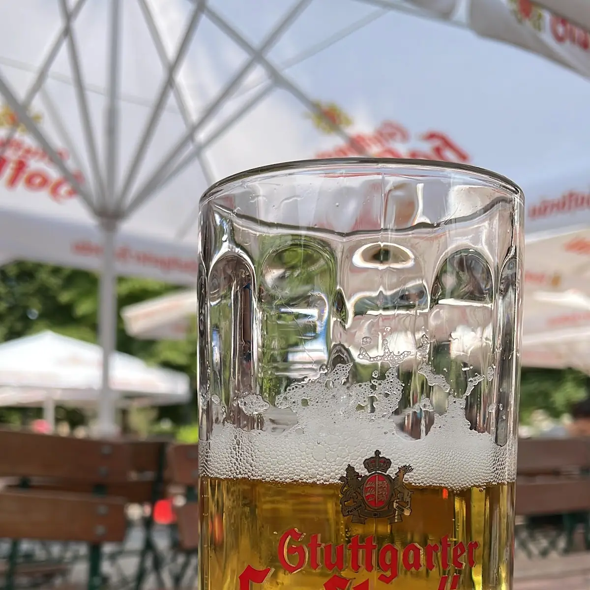 Helles Bier, Biergarten im Schloßgarten