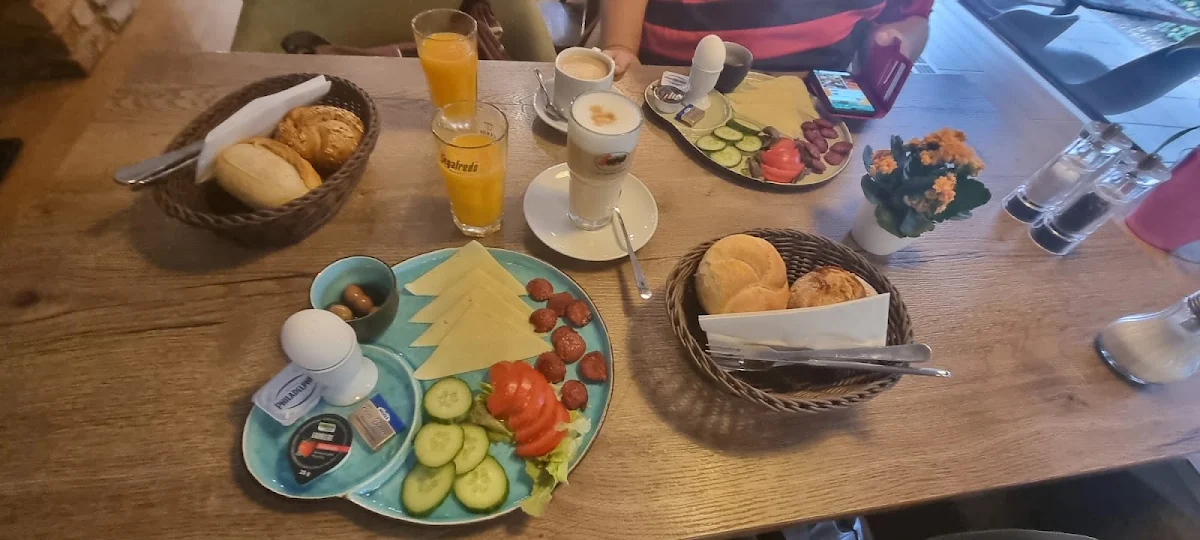 Highlights, Cafe Violin