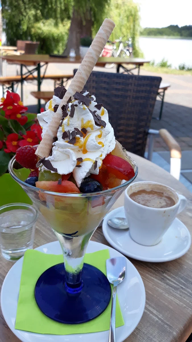 Früchteeisbecher