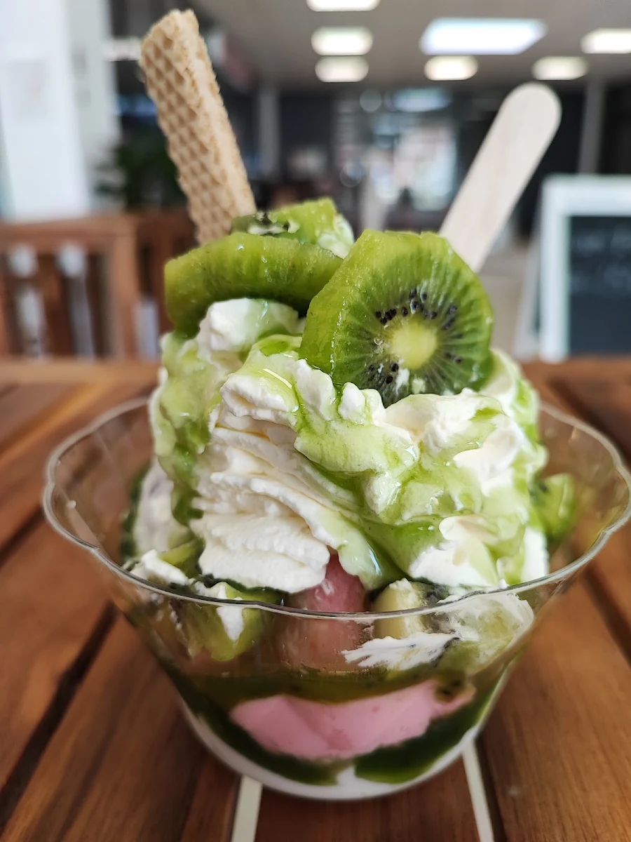Kiwi Becher