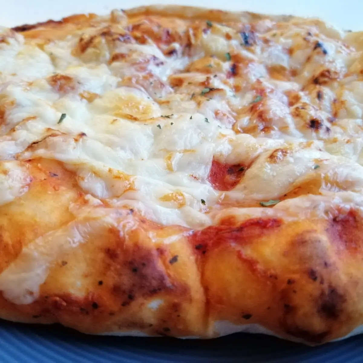 Feurige Pizza Mit Extra Hackfleisch Als Calzone