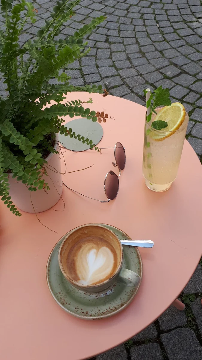 Cappuccino Und Limoncello Spritz