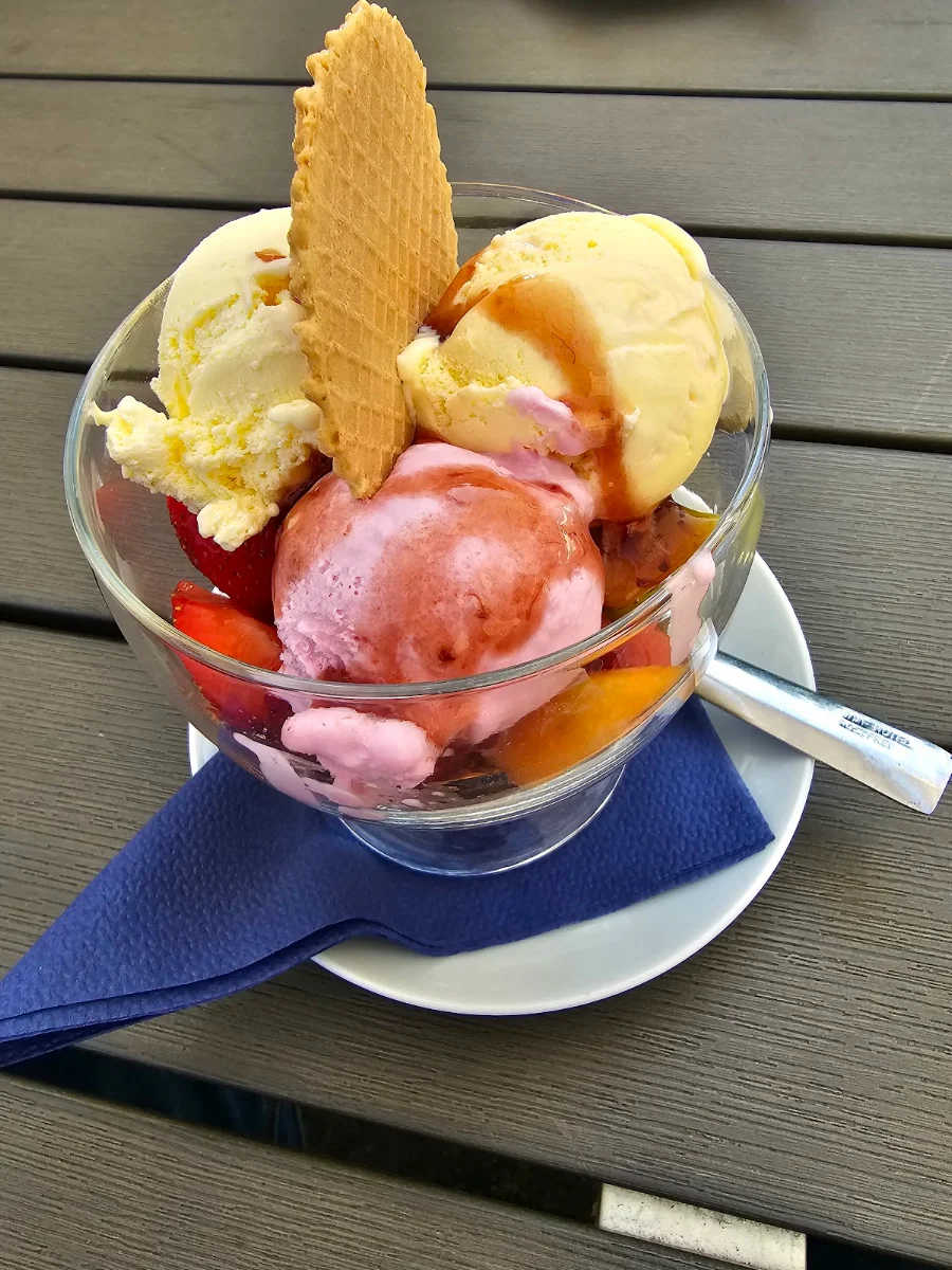 Früchte Eisbecher