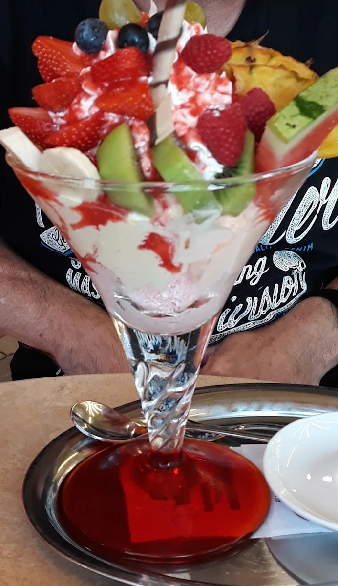 Früchte Eisbecher
