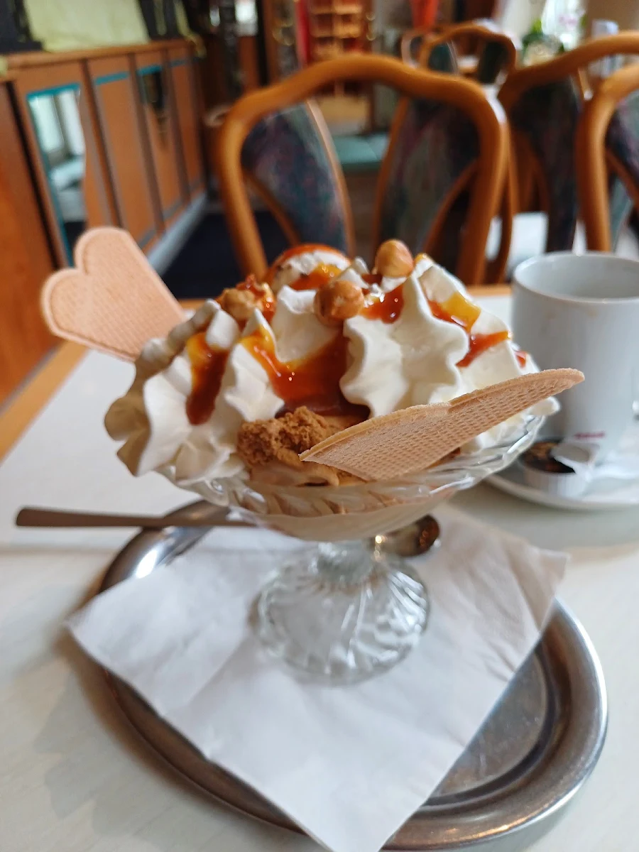 Nussbecher