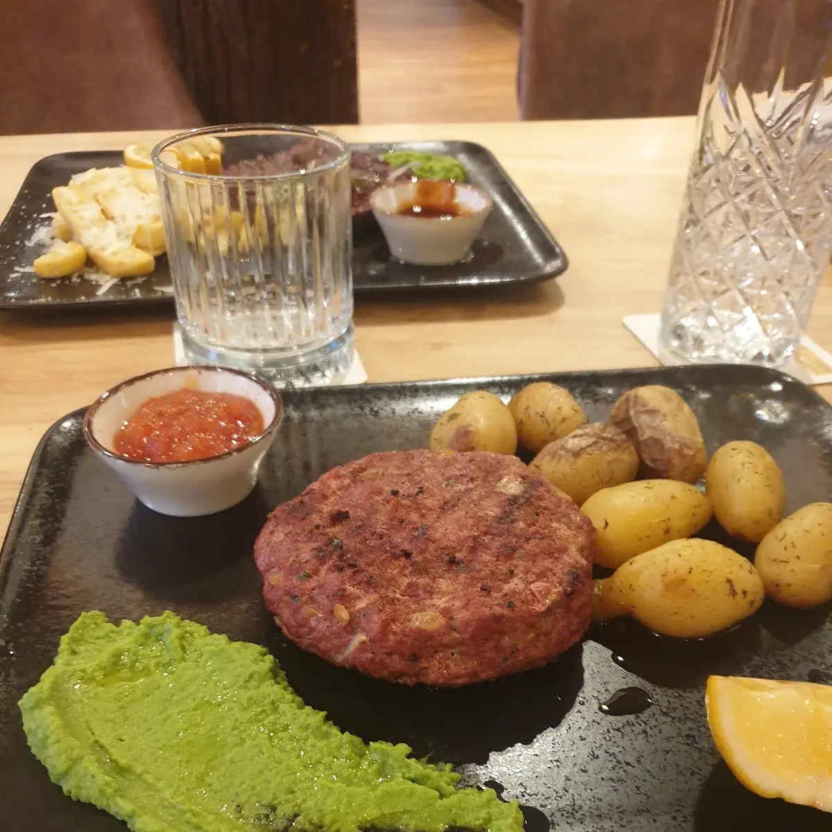 Bifteki, Yamas GastroBar