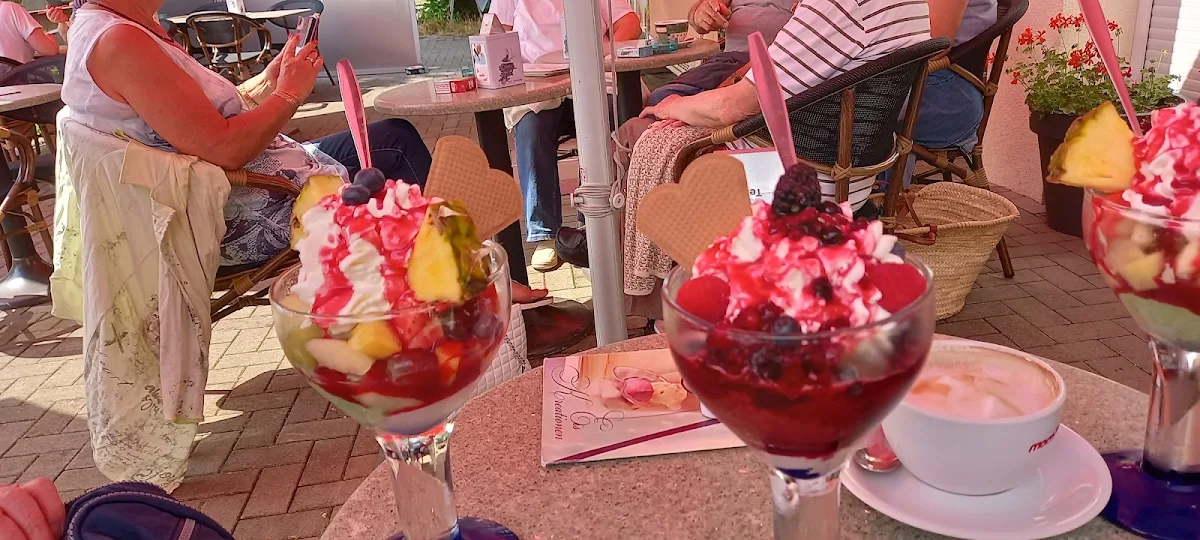 Früchte Walderdbeer Eisbecher