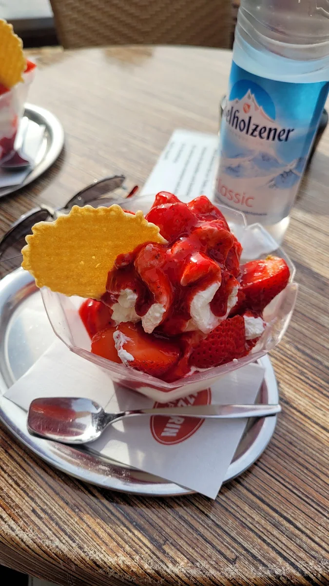 Erdbeerbecher
