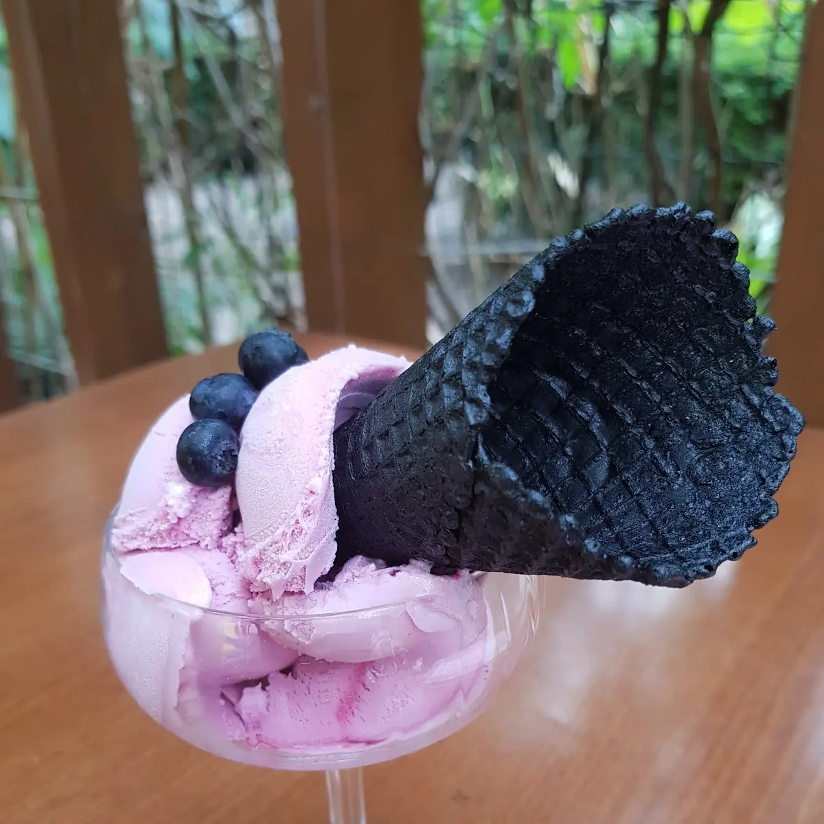 Eis, Hoa Rong